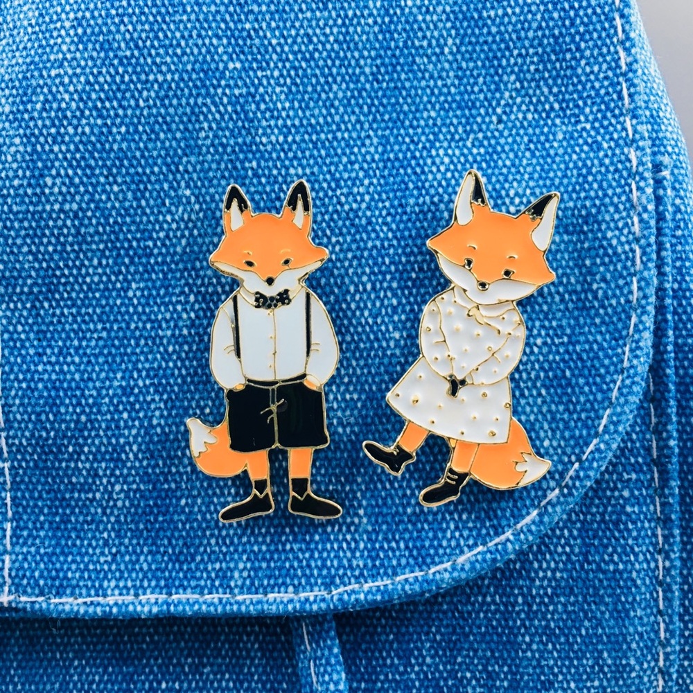 力Mr. & Mrs Fox Pins Set力 - Picture 6 of 7